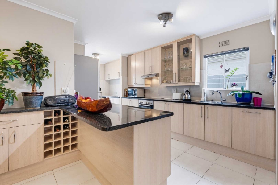 4 Bedroom Property for Sale in Sunningdale Western Cape
